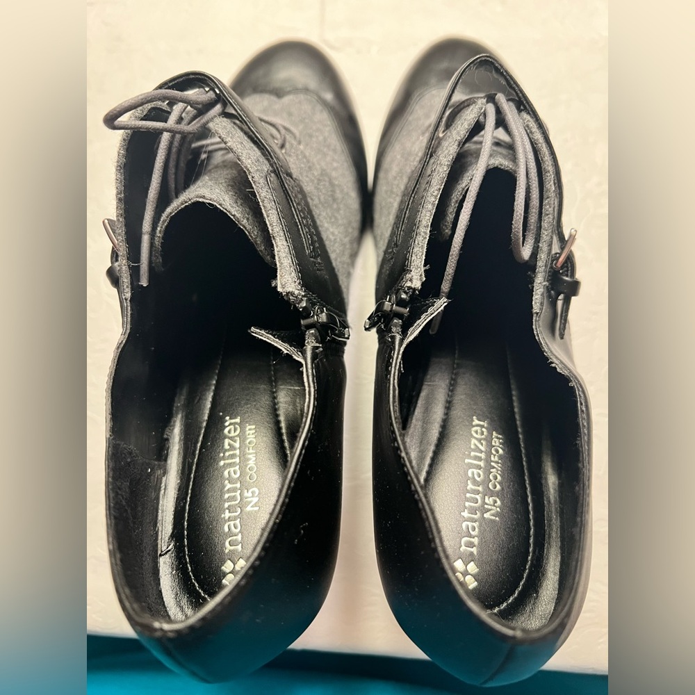 Naturalizer Black and Gray Heeled Shoes - Picture 7 of 9